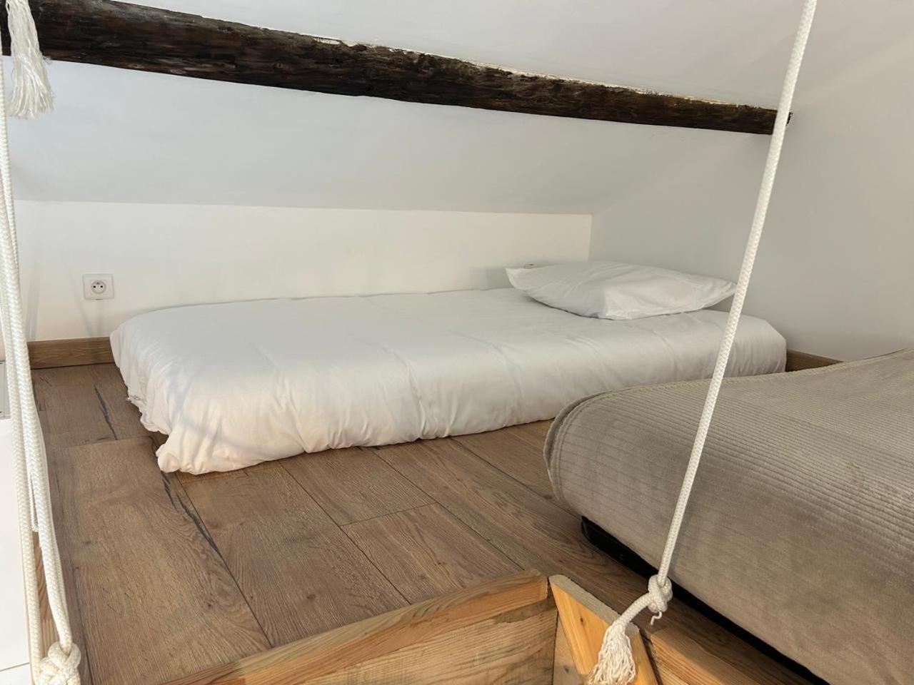 Cosy Avec Mezzanine Apartment